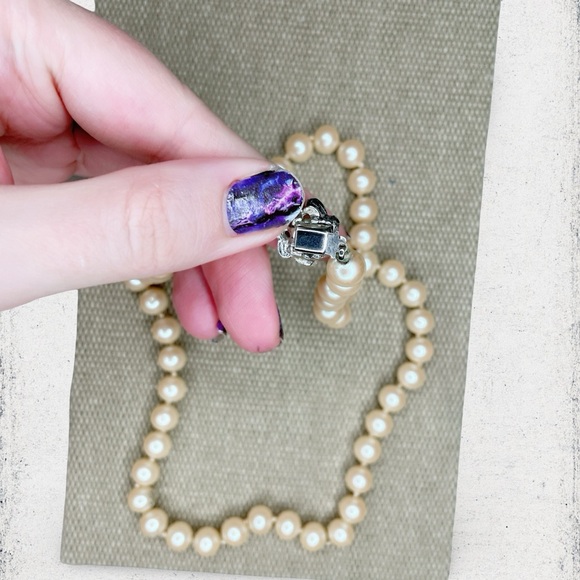 5197. Vintage Ivory Glass Faux Pearls - Picture 4 of 5